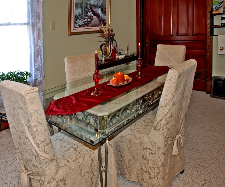 Enjoy your breakfast or gourmet dinner here. Beautiful sunrises can be seen from this area.